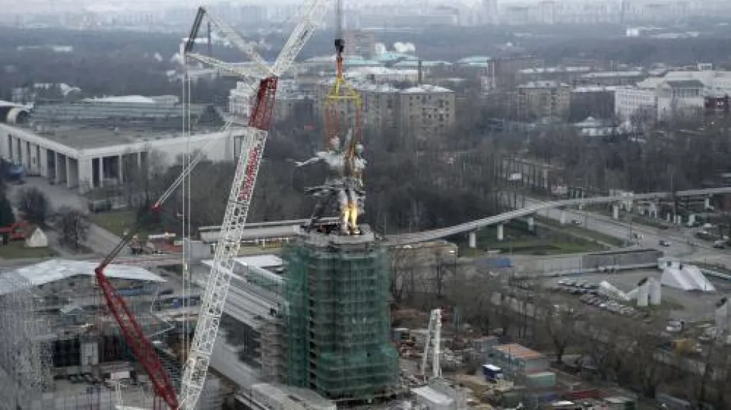 Socha Dělník a kolchoznice se vrací do Moskvy