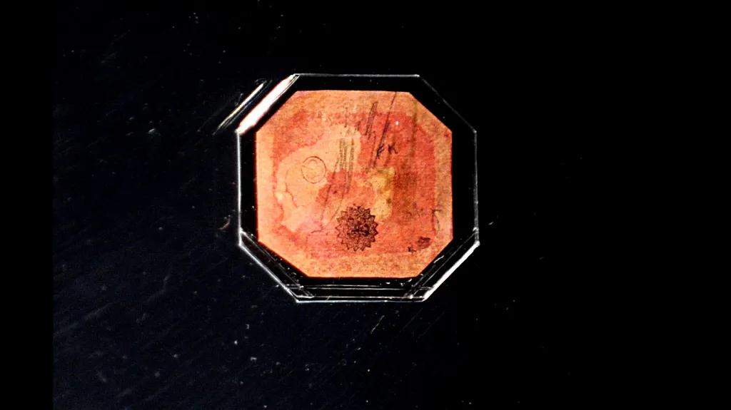 Jednocentová karmínová poštovní známka z roku 1856