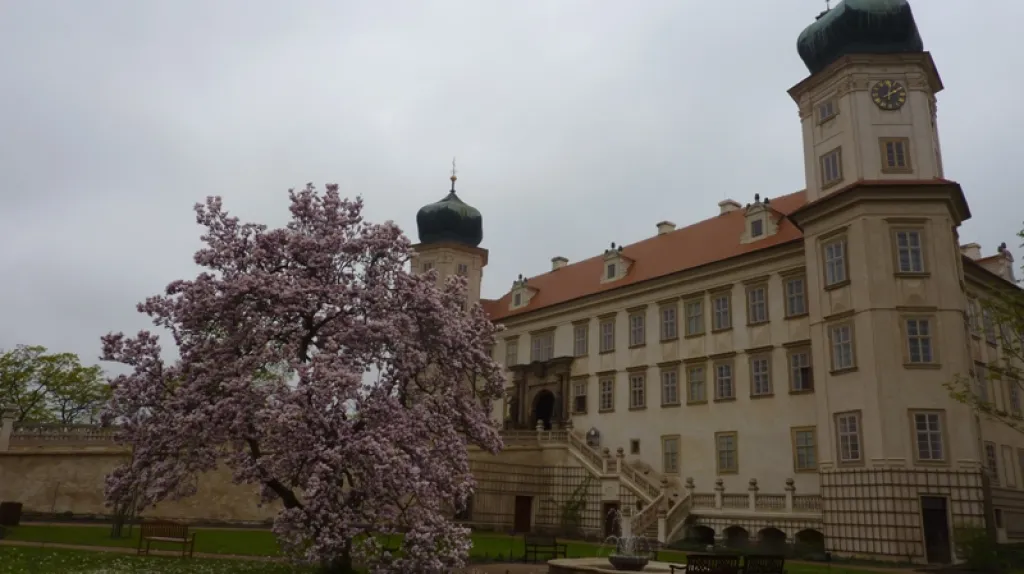 Park na zámku v Mníšku pod Brdy