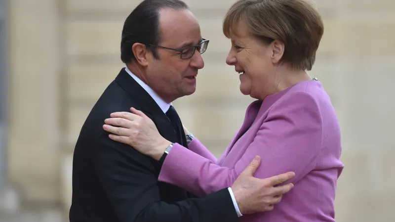 Francois Hollande a Angela Merkelová