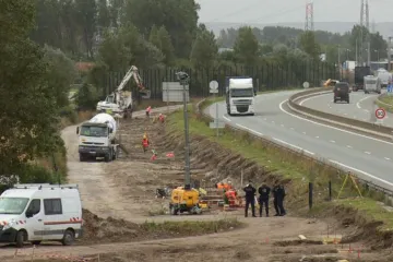 Kolem Džungle v Calais roste zeď. Navzdory tomu, že má být tábor zrušen