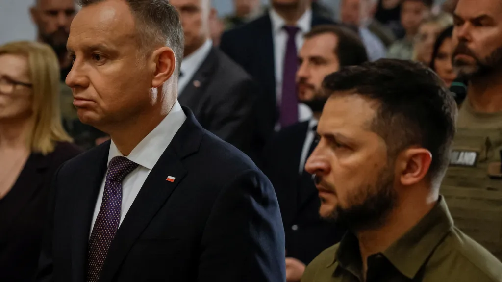 Andrzej Duda a Volodymyr Zelenskyj uctili památku obětí masakru na Volyni