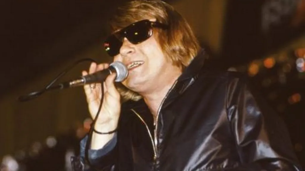 Miki Volek