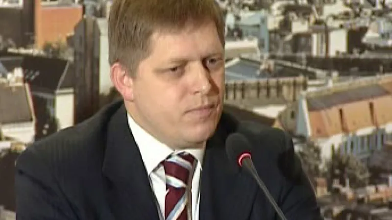 Slovenský premiér odpovídá novinářům na tiskové konferenci po dvoudenním neformálním jednání předsedů vlád V4 v Ostravě.