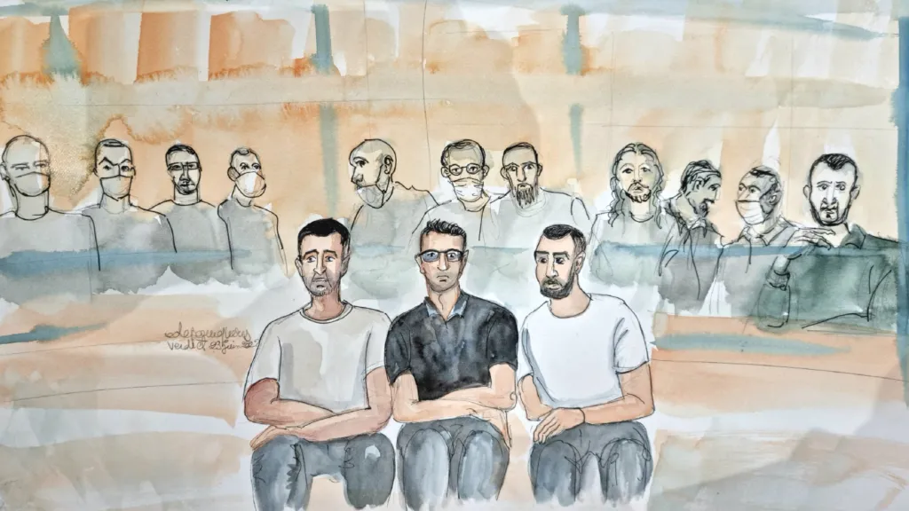 Skica ze soudního líčení s teroristou Salahem Abdeslamem (vpravo)