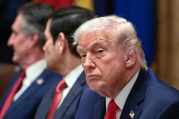 Trump pohrozil cly na zboží ze zemí, které dodávají ropu na Kubu