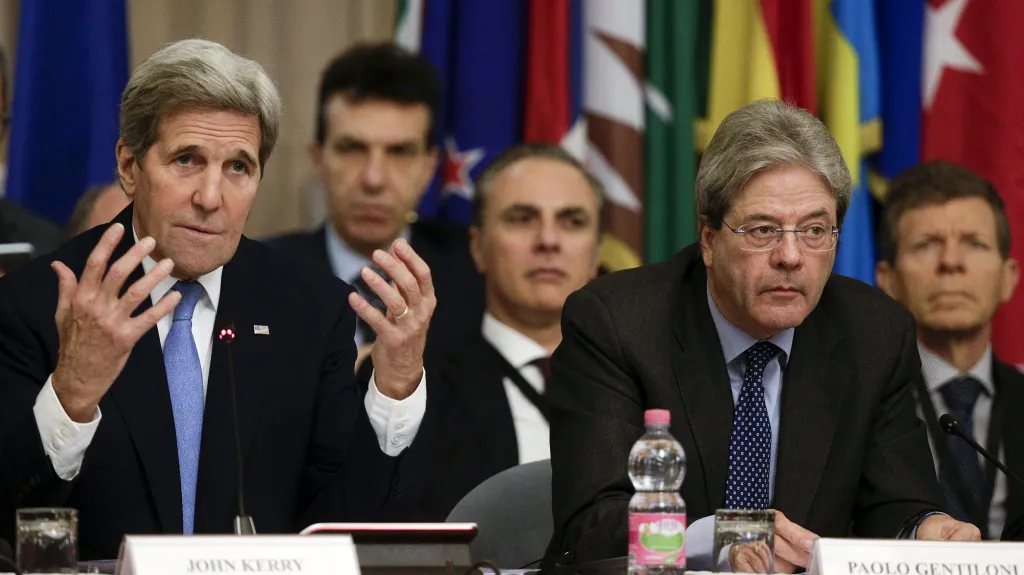 John Kerry na římském jednání o boji s IS v Libyi