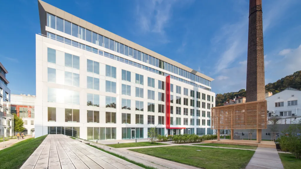 Budova Corso Court v pražském Karlíně