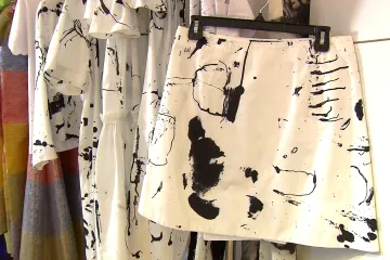 Móda na dotek a naruby. Rochová a Musa podporují pacienty s nemocí motýlích křídel