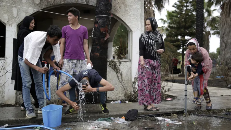 Uprchlíci v opuštěném hotelu Lambi