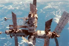 Ruský Mir otevřel dveře pro fungování ISS. Před 20 lety se zřítil na Zemi