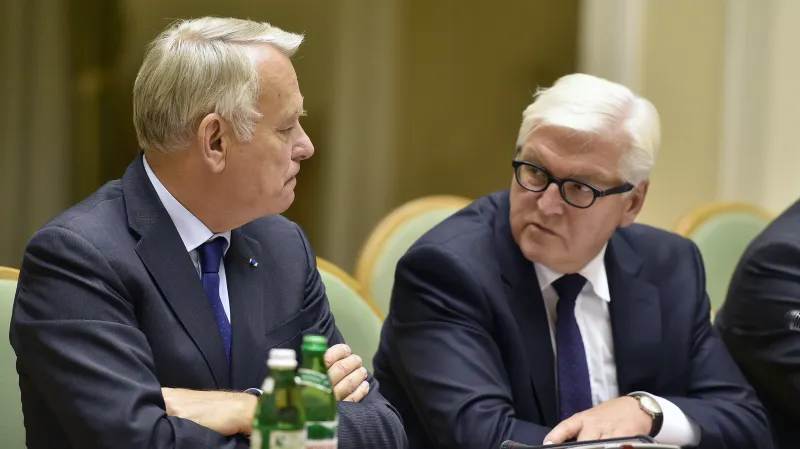 Ministři zahraničí Jean-Marc Ayrault a Frank-Walter Steinmeier