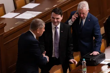 Na summit NATO mají jet podle vládního usnesení Babiš, Macinka a Zůna