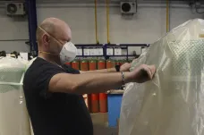 Ostravský výrobce vyveze lahve k plicním ventilátorům do Evropy. Česko si je neobjednalo