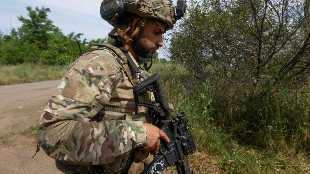 Ukrajinský voják poblíž frontové linie v Záporožské oblasti