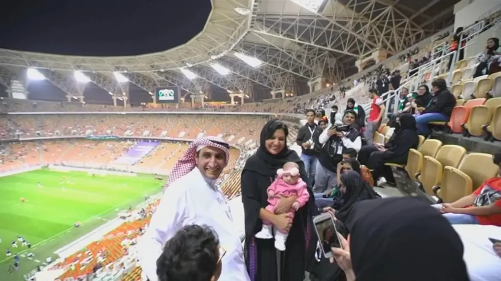 Ženy v Saúdské Arábii mohly se svou rodinou navštívit fotbalový zápas