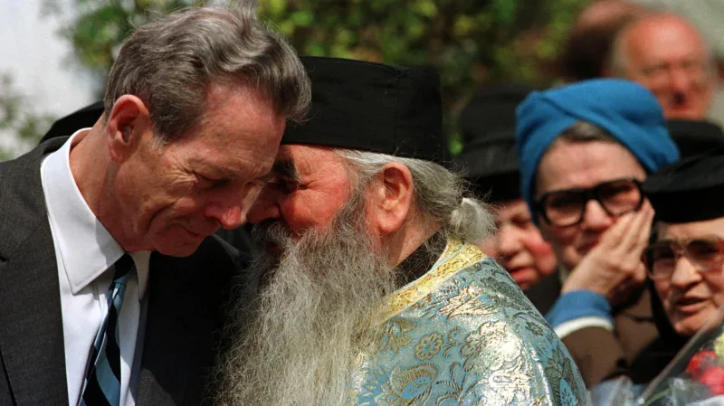 Rumunský král s ortodoxním knězem