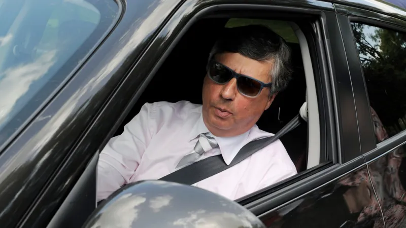 Jan Fischer přijíždí na jednání do Kramářovy vily