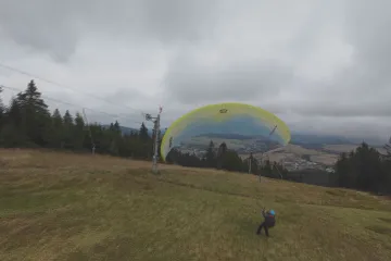 Pěkné počasí a podceněná příprava. V sezoně bylo víc nehod paraglidů