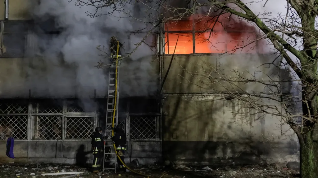 Následky útoku ruských dronů na Charkov