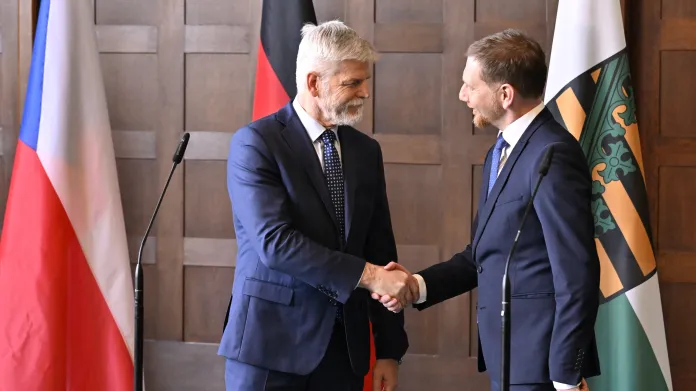 Saský premiér Michael Kretschmer (vpravo) a český prezident Petr Pavel