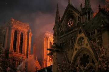 OBRAZEM: Požár Notre-Dame a následné opravy