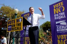 Kalifornie míří k volebním urnám, guvernér Newsom čelí odvolání