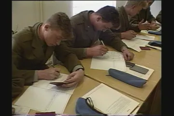 30 let zpět: Modré barety se připravují na odjezd