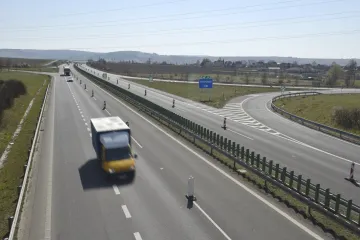 Dálnici z Babic do Starého Města postaví Eurovia a Strabag. Hotová má být za tři roky