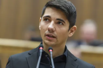 Požádal jsem o kontrolu novinářů, reagoval slovenský poslanec na podezření, že je placen Rusy