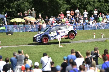 Nejen závodníci šlápli na plyn. Během Barum Rally zjistila policie na tři sta dopravních přestupků