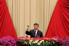 Prezident Si vzdal hold nabalzamovanému vůdci Maovi. Čína slaví 70 let komunismu
