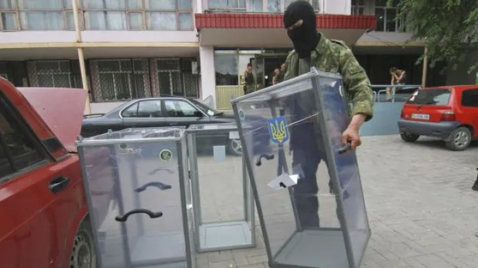 Východní Ukrajina posiluje plány na odtržení od Kyjeva