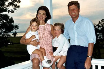 John Fitzgerald Kennedy se oženil s Jacqueline Bouvierovou