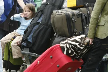 Na kufry čekají cestující na pražském letišti i několik hodin