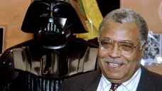 Darth Vader a jeho „hlas“ James Earl Jones