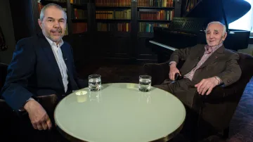 Charles Aznavour hostem Marka Ebena v pořadu Na plovárně