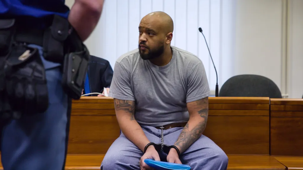 Odsouzený Alain Banongo u Vrchního soudu v Olomouci (8. 2. 2023)