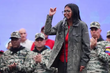 Rodríguezová vede přestavbu venezuelského režimu. Sama má „zbraň u hlavy“
