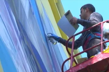 Místo munice barvy a štětce. Umělci na východě Ukrajiny rozbíjejí válečnou šeď