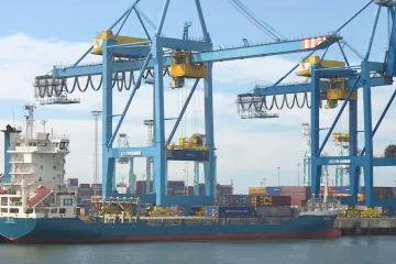 Číňané dál masivně investují v belgickém přístavu, tamní vláda se snaží bránit jejich přílišnému vlivu