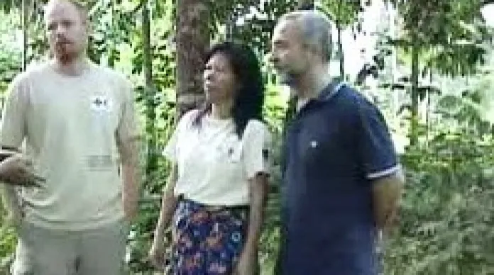 Švýcar Andreas Notter, Filipínka
Mary Jean Lacabaová a Ital Eugenio Vagni