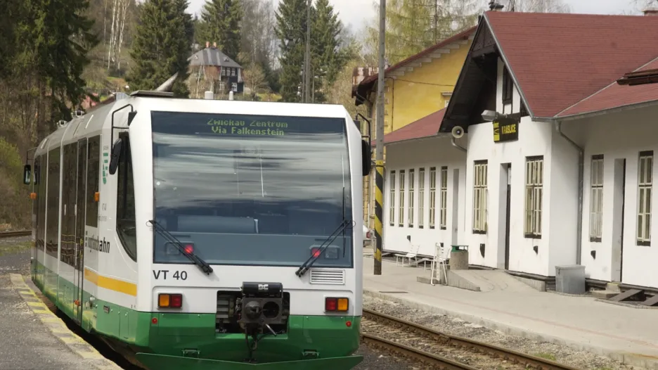 Viamont po vítězství v soutěži nasadil jednotky RegioSprinter, které však nepatřily jemu, nýbrž německé společnosti Vogtlandbahn. Vedle mariánskolázeňské trati je Viamont používal také na trati Sokolov–Kraslice