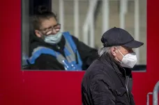 Pandemie ve světě: Francii čeká částečná uzávěra, Polsko i Německo mají velké přírůstky nakažených