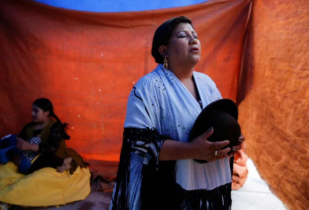 Bolivijské ženy, které se živí wrestlingem, se vrací po lockdownu zpět do zápasnického ringu
