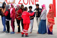 Evropská komise chce nouzové přerozdělování migrantů, „nadšené reakce“ od některých států nečeká