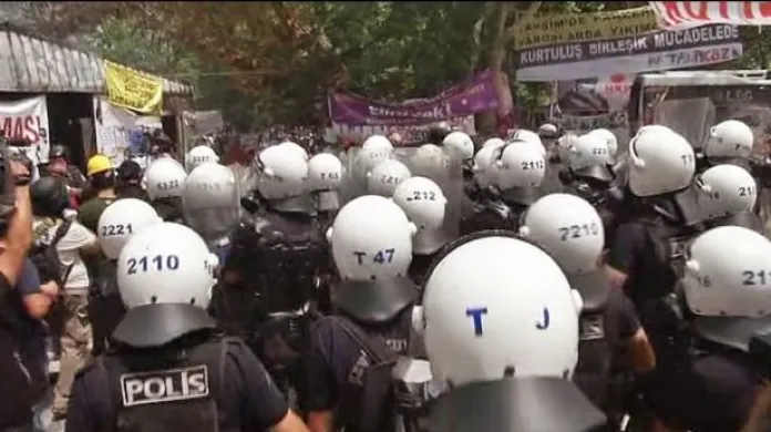Policie vyklidila istanbulské Taksimské náměstí