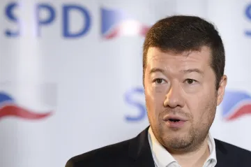 Okamura versus Aeronet. Jejich vztah ochladl po vyloučení poslance Volného z SPD