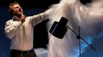 Vojta Švejda v představení Sifon