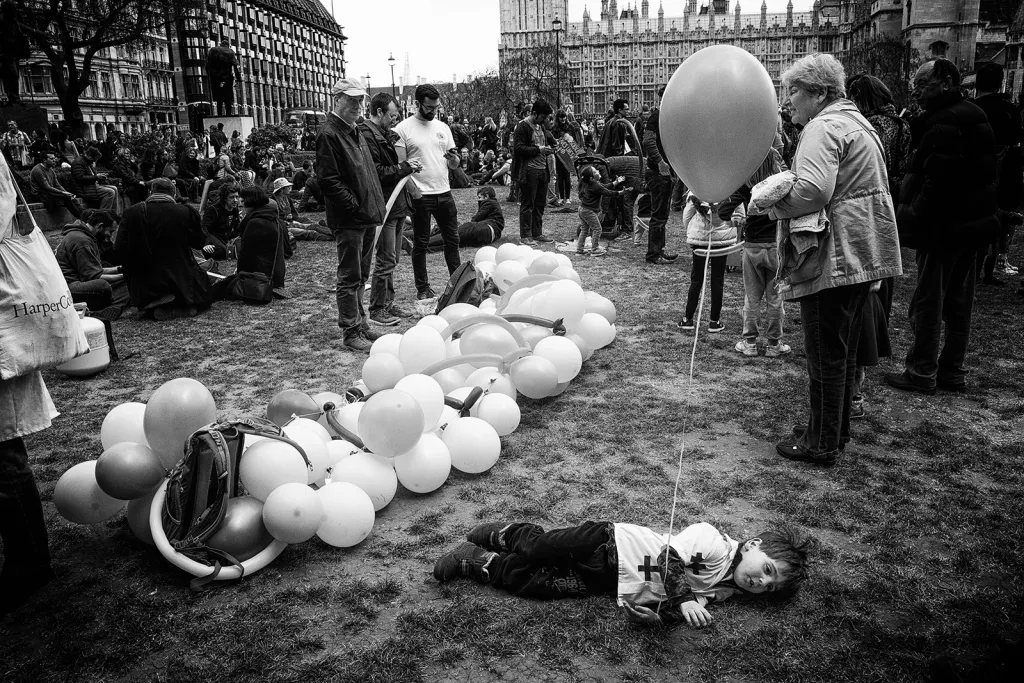 Nominace na vítěznou sérii Czech Press Photo 2018 (Problémy dnešní doby): Soubor z demonstrací v Británii s názvem Do ulic.